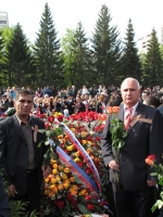 Представители АКЦ "Озан" на торжественном митинге у Вечного Огня на Аллее Славы в честь дня Победы, 09.05.2012