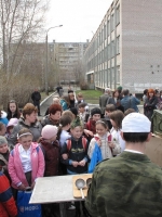 Заключительный аккорд: военно-полевая кухня, 64 годовщина Великой Отечественной Войны. «Школа дружбы народов», 8 мая 2009 год