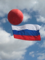 Гордо веет символ в небе. Празднование Дня российского флага, 22.08.2008 г.